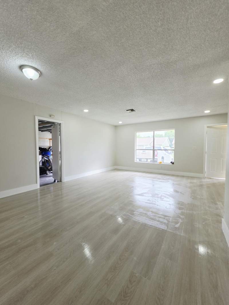 4 bedroom Single Family Residence at 6117 Blue Grass Circle, Homes Of Lees Crossing , Lee Crossing, Lake Worth — photo 4