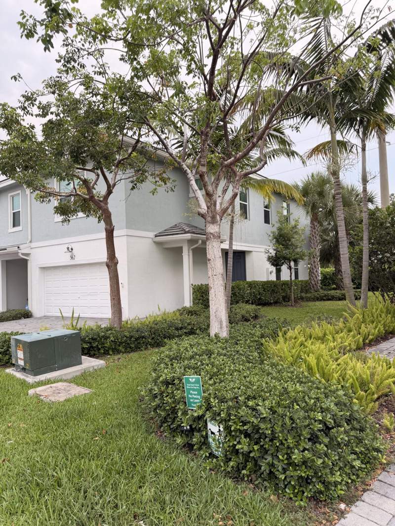 3 bedroom Townhouse at 562 Parsons Way, Deerfield Crossing, Deerfield Beach — photo 2