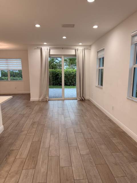 562 Parsons Way, Deerfield Beach FL - photo 9 of 27