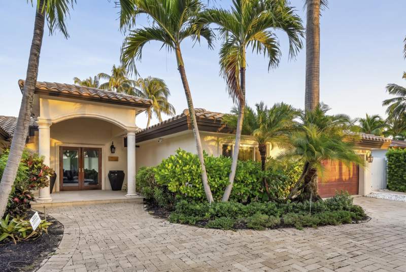 3 bedroom Single Family Residence at 329 Isle Of Capri Drive, Venice Resub In Blks 3 & 4, Fort Lauderdale — photo 2