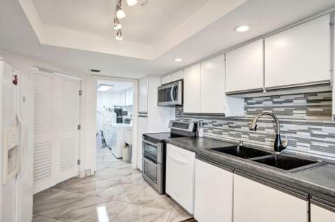 1900 Consulate Place #604, West Palm Beach FL - photo 16 of 91