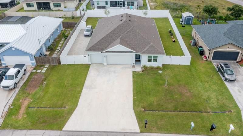 4 bedroom Single Family Residence at 1912 SW Fanfare Street, Port St Lucie Section 35, Port St. Lucie — photo 3