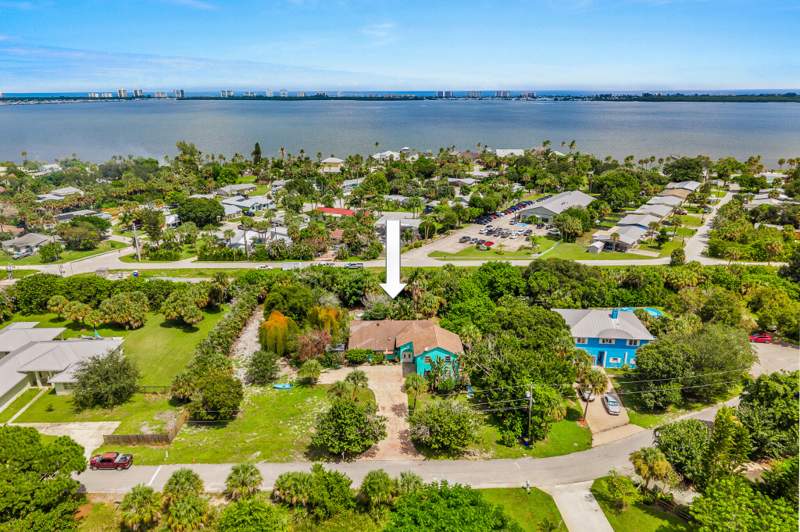 4 bedroom Single Family Residence at 1271 NE Sunrise Terrace, Gaines Estate, Jensen Beach — photo 3