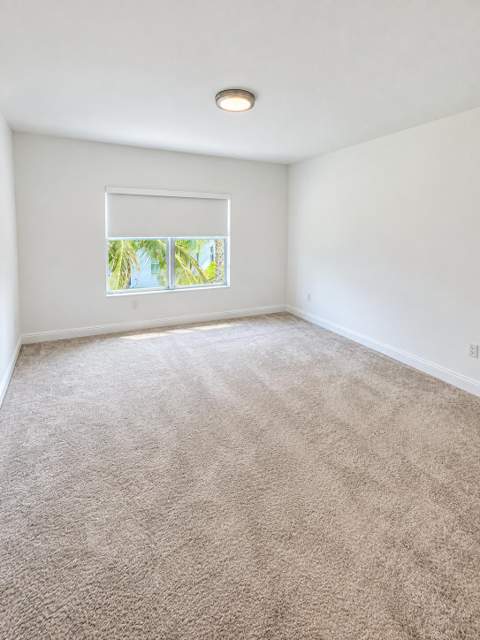 558 Sanderling Circle, Deerfield Beach FL - photo 8 of 13