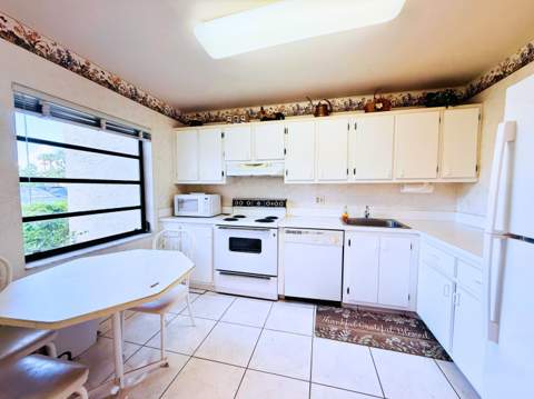 8410 Casa Del Lago #E, Boca Raton FL - photo 10 of 39