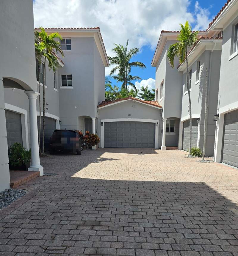 4 bedroom Condominium at 635 NE 11th Avenue, Progresso, Fort Lauderdale — photo 2