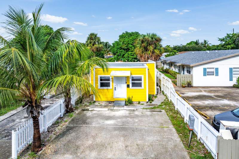 2 bedroom Single Family Residence at 413 N E Street, Lake Worth Town Of, Lake Worth Beach — photo 2
