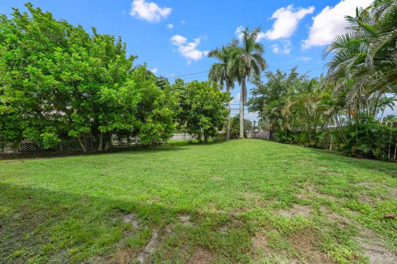 4 bedroom Single Family Residence at 117 Hemingway Court, Crestwood, Royal Palm Beach — photo 3