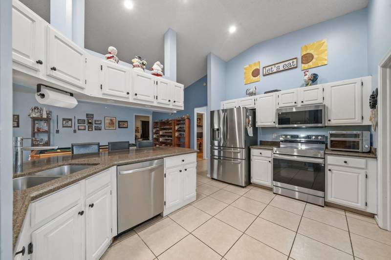 4 bedroom Single Family Residence at 117 Hemingway Court, Crestwood, Royal Palm Beach — photo 5