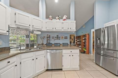 117 Hemingway Court, Royal Palm Beach FL - photo 7 of 43