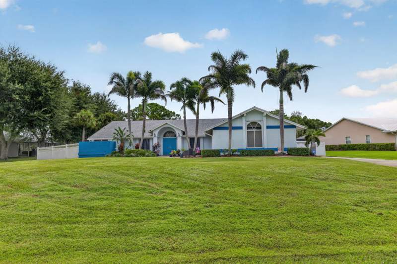 4 bedroom Single Family Residence at 1784 SW Gregor Way, Gregor Woods, Stuart — photo 3