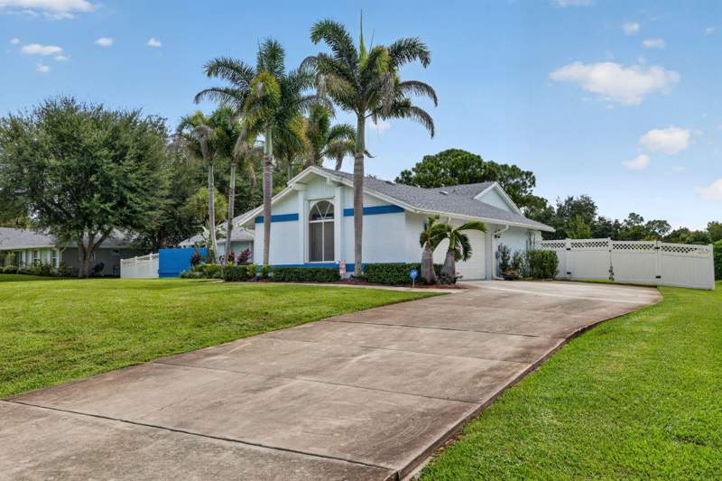 4 bedroom Single Family Residence at 1784 SW Gregor Way, Gregor Woods, Stuart — photo 4