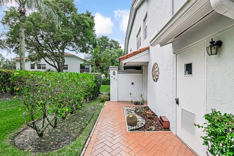 3 bedroom Condominium at 7857 Whispering Palms Drive #201, Palm Isles I, II And III Condos, Boynton Beach — photo 2