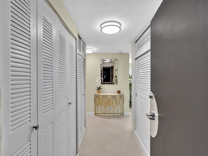 1 bedroom Stock Cooperative at 3300 NE 36th Street #420, Coral Ridge Towers East Co-Op, Fort Lauderdale — photo 3