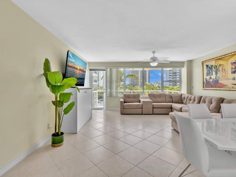 1 bedroom Stock Cooperative at 3300 NE 36th Street #420, Coral Ridge Towers East Co-Op, Fort Lauderdale — photo 5