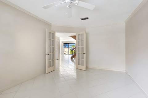 527 Prestwick Circle, Palm Beach Gardens FL - photo 16 of 42