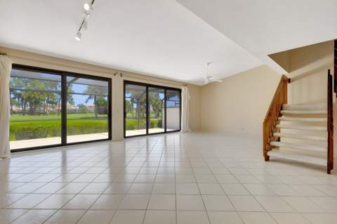 527 Prestwick Circle, Palm Beach Gardens FL - photo 11 of 42