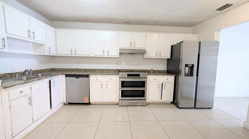3 bedroom Townhouse at 11001 NW 44th Street #East, Glenwood Subdivision, Coral Springs — photo 5