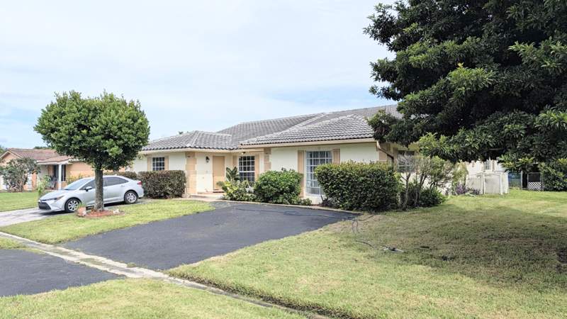 3 bedroom Townhouse at 11001 NW 44th Street #East, Glenwood Subdivision, Coral Springs — photo 2