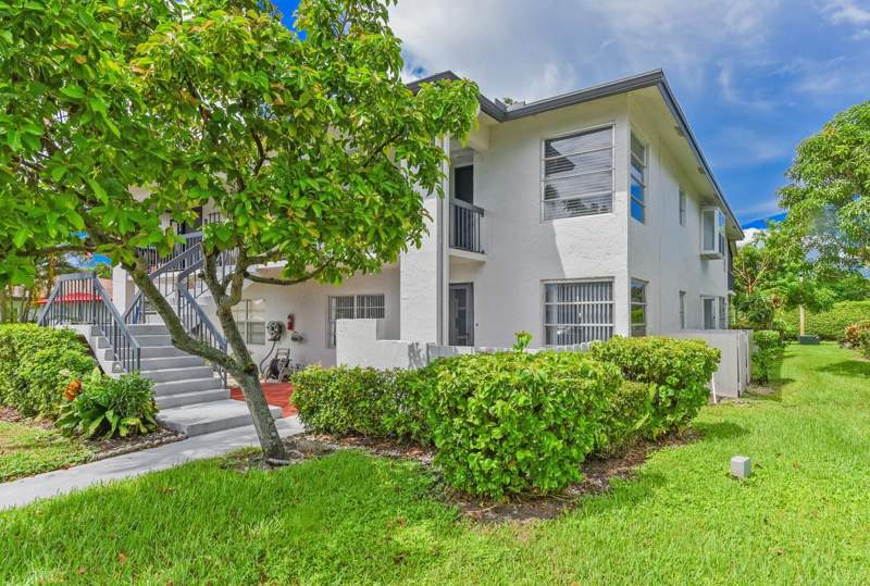 2 bedroom Condominium at 5759 Phoenix Palm Court #C, Palm Greens At Villa Del Ray Condo II, Delray Beach — photo 4