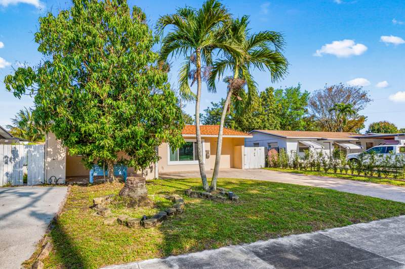 3 bedroom Single Family Residence at 1121 N 66th Terrace, Federal Park, Hollywood — photo 3