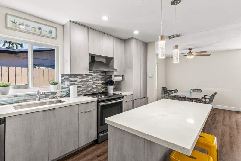 3 bedroom Single Family Residence at 1121 N 66th Terrace, Federal Park, Hollywood — photo 4