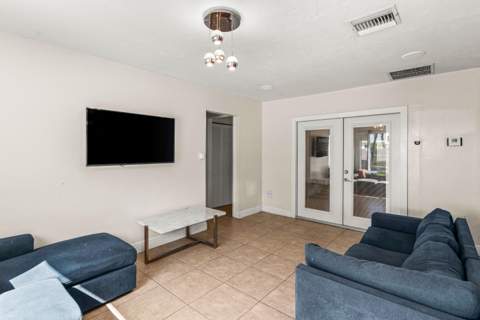 1121 N 66th Terrace, Hollywood FL - photo 11 of 28