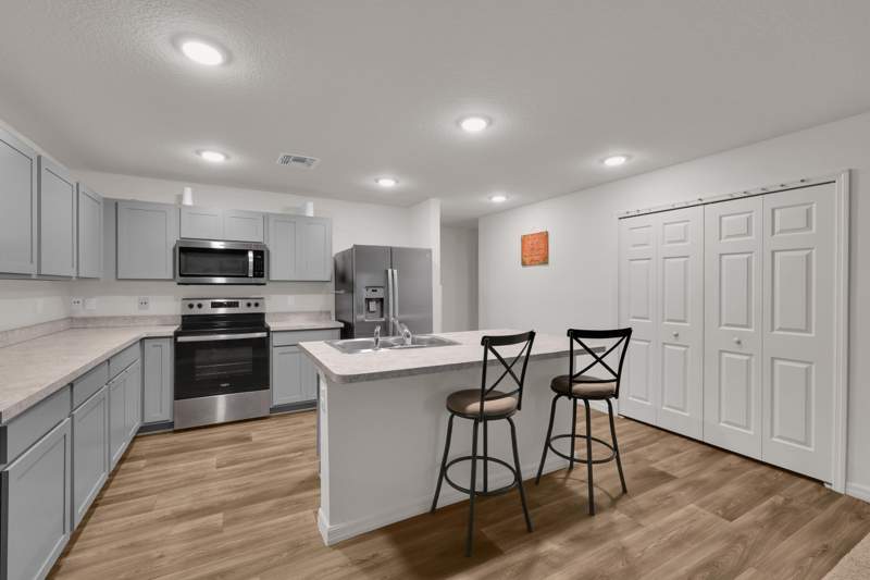 4 bedroom Single Family Residence at 1950 SW Diamond Street, Port St Lucie-Section 11, Port St. Lucie — photo 3