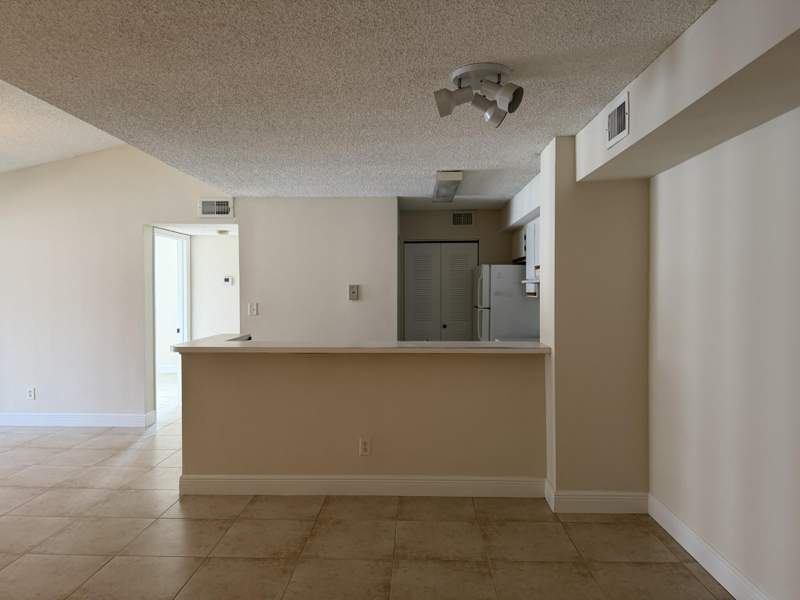 2 bedroom Condominium at 520 S Park Road #22-12, Hollywood Parc Condominium, Hollywood — photo 3
