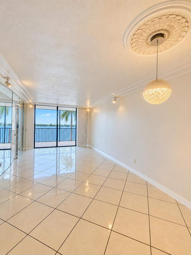2 bedroom Condominium at 112 Lake Emerald Drive #203, Lake Emerald Condominium No, Oakland Park — photo 2