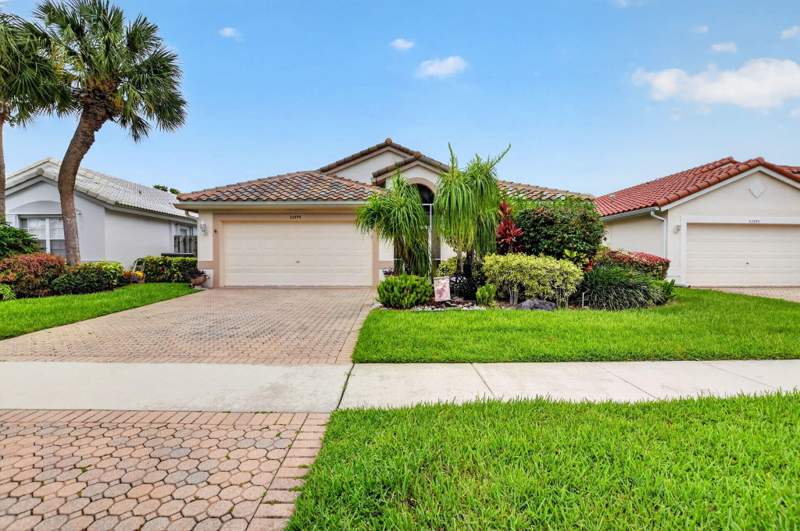 3 bedroom Single Family Residence at 22899 Royal Crown Terrace, Crescent Lake, Boca Raton — photo 2