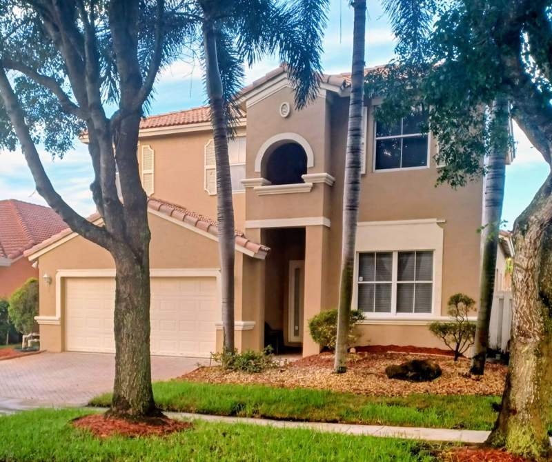 4 bedroom Single Family Residence at 2736 SW 135th Avenue, Pod 8 At Monarch Lakes, Miramar — photo 2