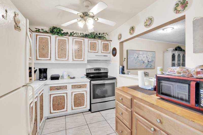 1 bedroom Condominium at 711 Lori Drive #204, Lakeside Village Condo 10, Palm Springs — photo 2