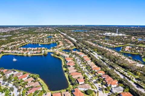 12140 Aviles Circle, Palm Beach Gardens FL - photo 7 of 76