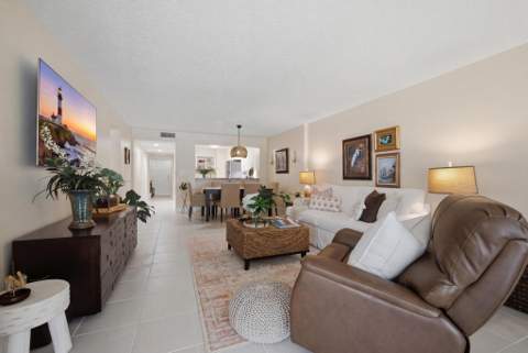 7232 Fairfax Drive #205, Tamarac FL - photo 8 of 43