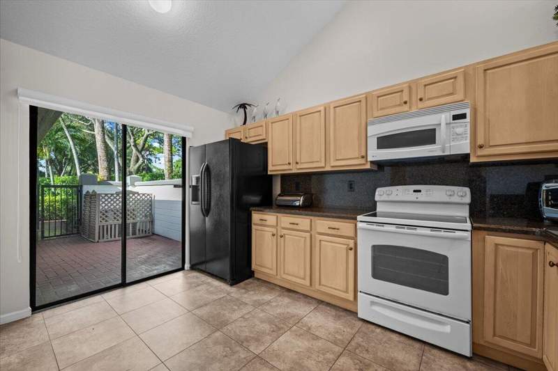 4 bedroom Townhouse at 2402 Landings Boulevard, Landings At River Bridge, Greenacres — photo 5