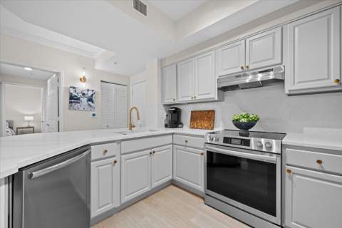 720 S Sapodilla Avenue #204, West Palm Beach FL - photo 8 of 33