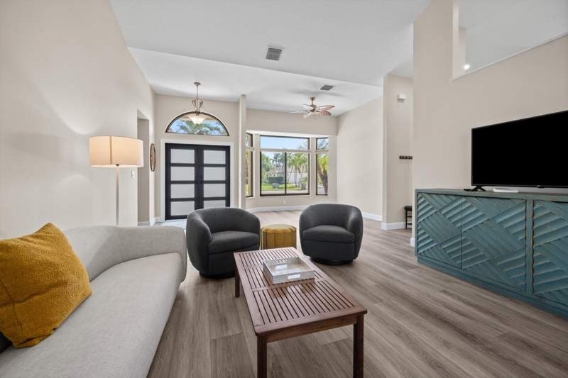 4 bedroom Single Family Residence at 1991 Lynton Circle, Greenview Shores No 2 Of Wellington As I, Wellington — photo 4
