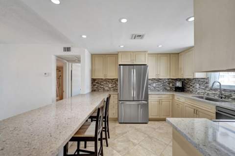 1051 Hillsboro Mile #906E, Hillsboro Beach FL - photo 13 of 48