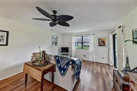 13 Bay Cedar Court, Royal Palm Beach FL - photo 10 of 34