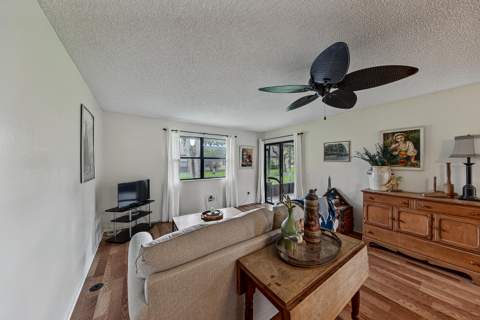 13 Bay Cedar Court, Royal Palm Beach FL - photo 12 of 34