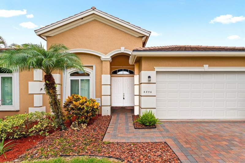5 bedroom Single Family Residence at 6856 Houlton Circle, Journeys End 3, Lake Worth — photo 4