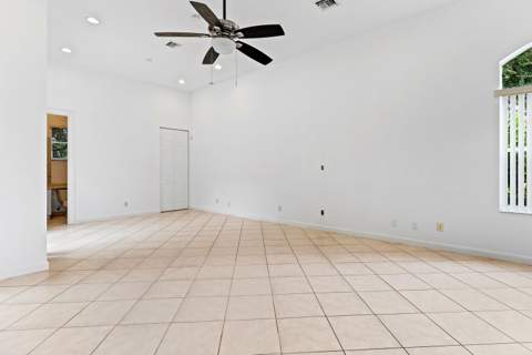 6856 Houlton Circle, Lake Worth FL - photo 12 of 45
