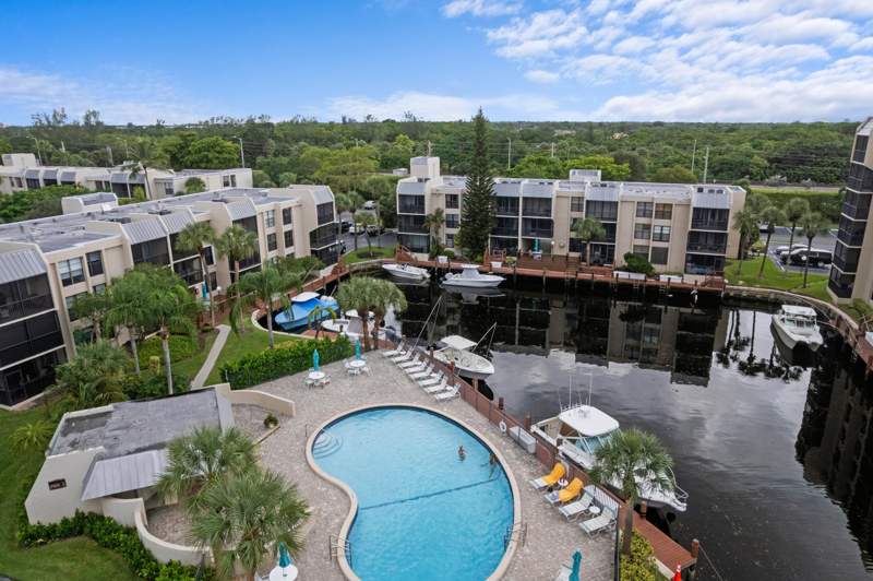 2 bedroom Condominium at 16 Royal Palm Way #205, Boca Bayou Condo, Boca Raton — photo 2
