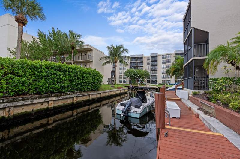 2 bedroom Condominium at 16 Royal Palm Way #205, Boca Bayou Condo, Boca Raton — photo 4