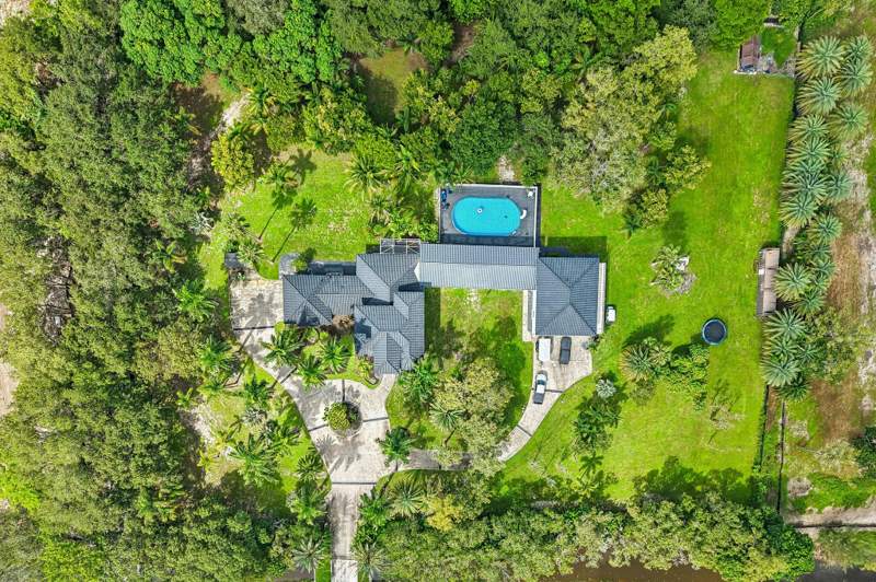 6 bedroom Single Family Residence at 6911 NW 84th Avenue, Fla Fruit Land Co Sub No 2, Parkland — photo 3