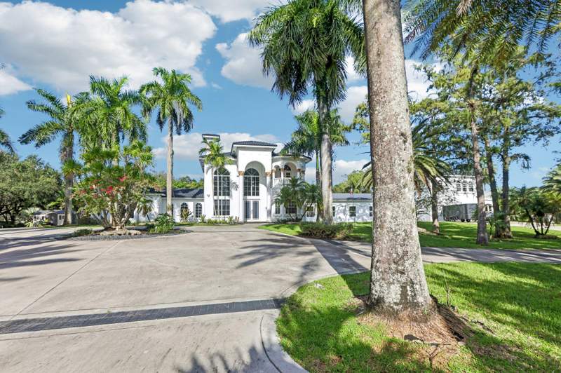 6 bedroom Single Family Residence at 6911 NW 84th Avenue, Fla Fruit Land Co Sub No 2, Parkland — photo 4