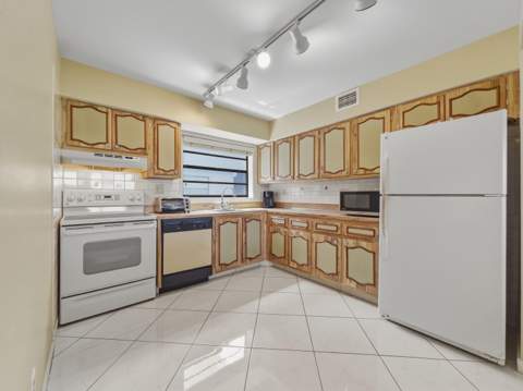 265 Capri F, Delray Beach FL - photo 19 of 25