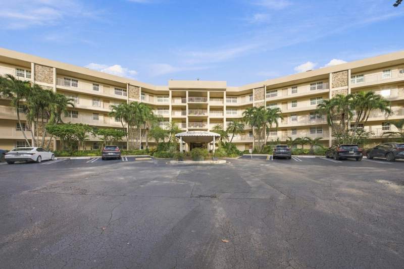 3 bedroom Condominium at 800 Cypress Grove Drive #504, No 121 Palm-Aire Country Club, Pompano Beach — photo 4