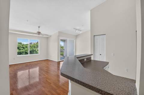 417 Villa Circle, Boynton Beach FL - photo 8 of 55
